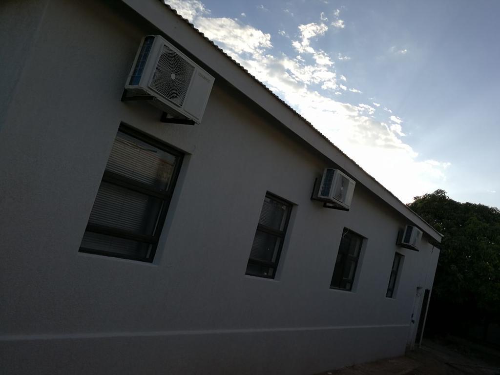 Tsumeb Guesthouse Kamho Ngoại thất bức ảnh