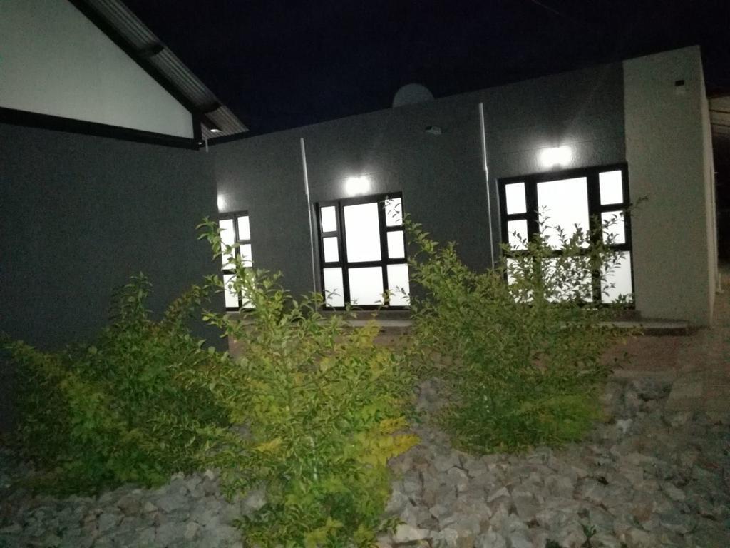 Tsumeb Guesthouse Kamho Ngoại thất bức ảnh