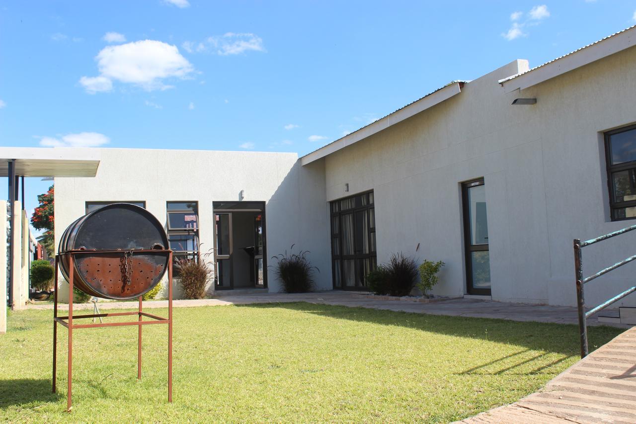 Tsumeb Guesthouse Kamho Ngoại thất bức ảnh