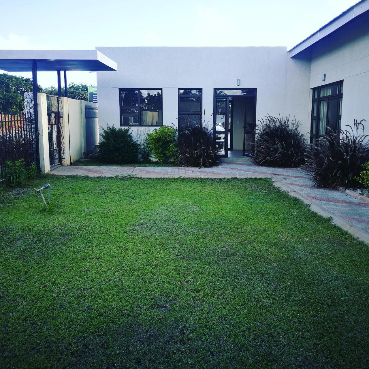 Tsumeb Guesthouse Kamho Ngoại thất bức ảnh